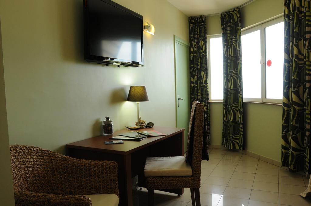 Hotel Maharajah Mamoudzou Номер фото